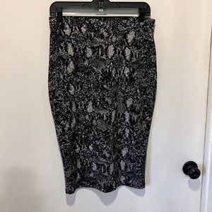 Bulk/white/grey snake print pencil skirt